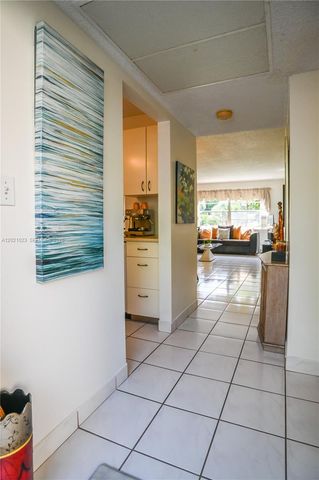 5100 NW 35th St 107, Lauderdale Lakes, FL 33319