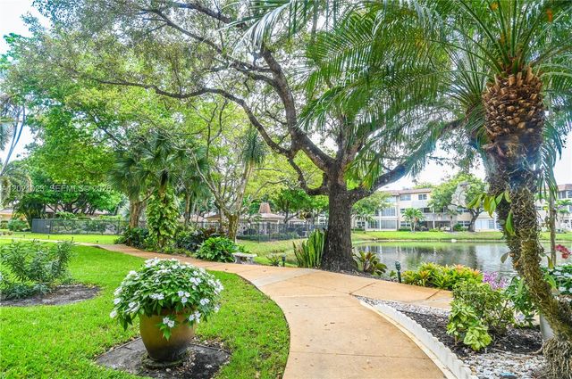 5100 NW 35th St 107, Lauderdale Lakes, FL 33319