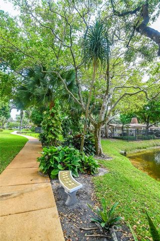 5100 NW 35th St 107, Lauderdale Lakes, FL 33319