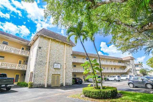 5100 NW 35th St 107, Lauderdale Lakes, FL 33319