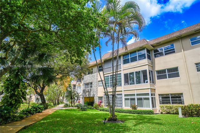 5100 NW 35th St 107, Lauderdale Lakes, FL 33319