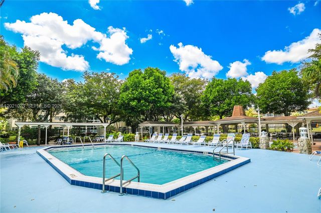 5100 NW 35th St 107, Lauderdale Lakes, FL 33319