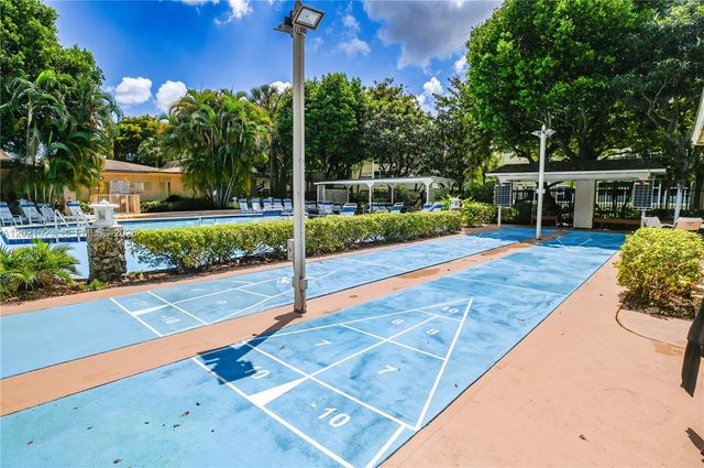 5100 NW 35th St 107, Lauderdale Lakes, FL 33319