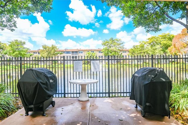 5100 NW 35th St 107, Lauderdale Lakes, FL 33319