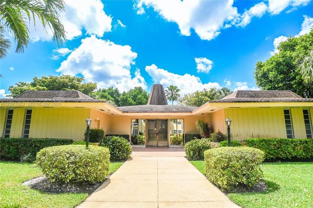 5100 NW 35th St 107, Lauderdale Lakes, FL 33319