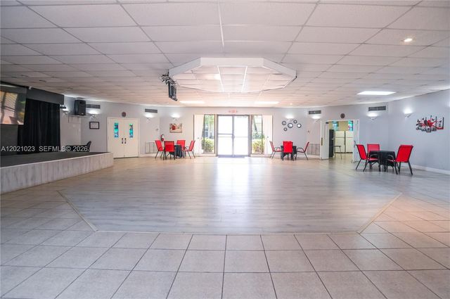 5100 NW 35th St 107, Lauderdale Lakes, FL 33319