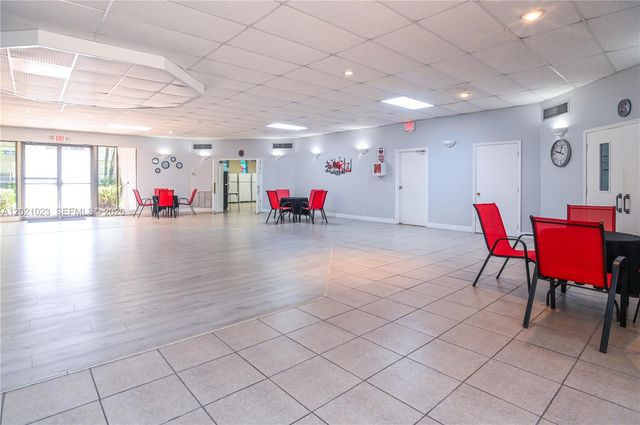 5100 NW 35th St 107, Lauderdale Lakes, FL 33319