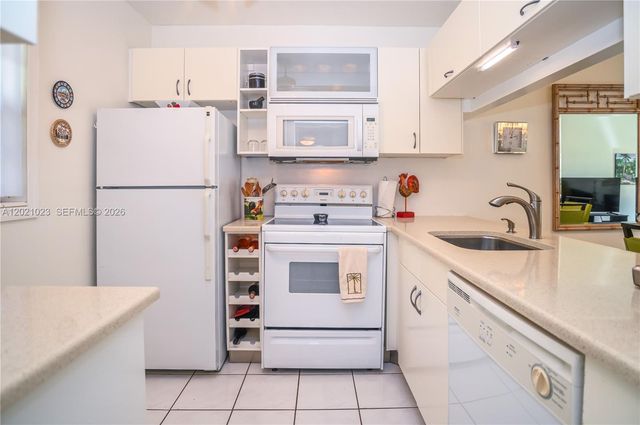 5100 NW 35th St 107, Lauderdale Lakes, FL 33319