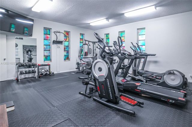 5100 NW 35th St 107, Lauderdale Lakes, FL 33319