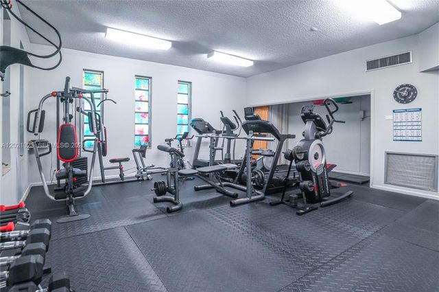 5100 NW 35th St 107, Lauderdale Lakes, FL 33319