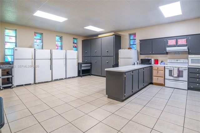 5100 NW 35th St 107, Lauderdale Lakes, FL 33319
