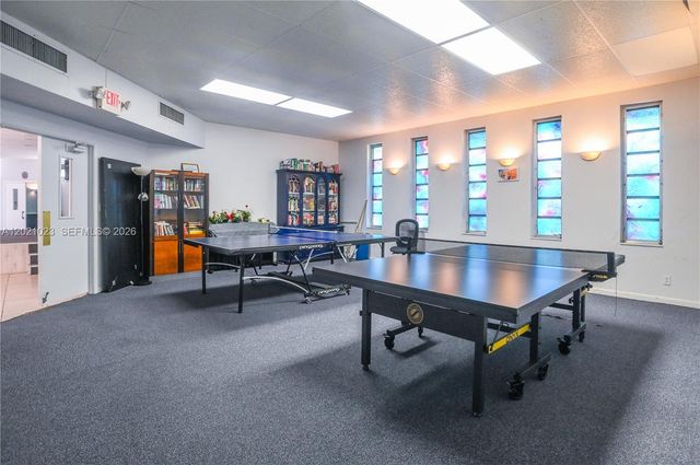 5100 NW 35th St 107, Lauderdale Lakes, FL 33319