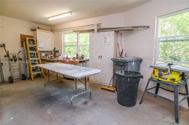 5100 NW 35th St 107, Lauderdale Lakes, FL 33319
