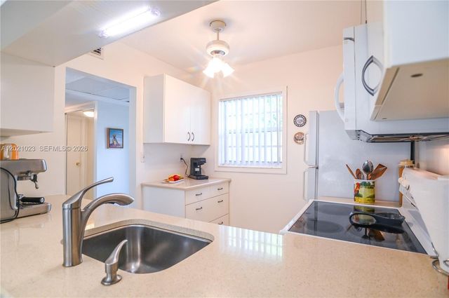 5100 NW 35th St 107, Lauderdale Lakes, FL 33319