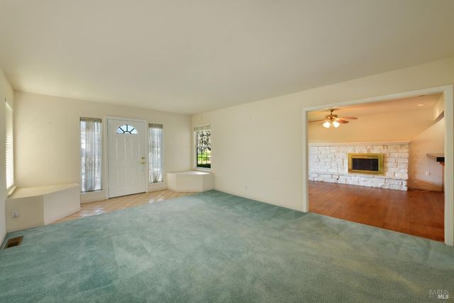 135 Fulton Pl, Windsor, CA 95492