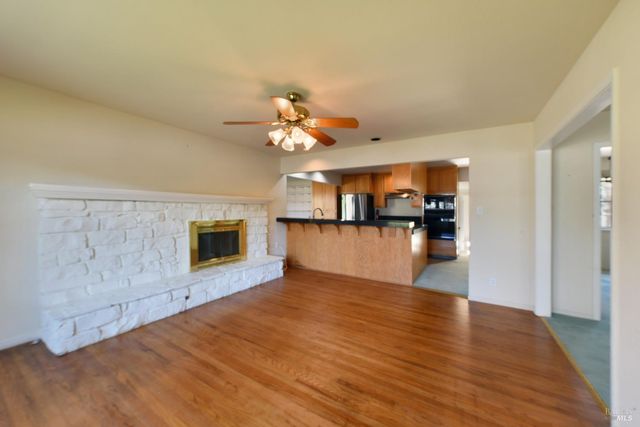 135 Fulton Pl, Windsor, CA 95492