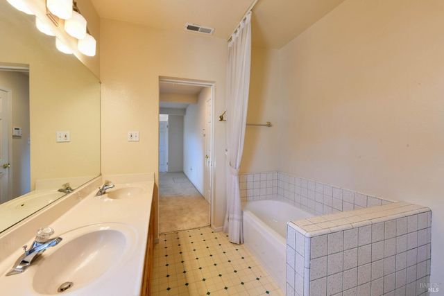 135 Fulton Pl, Windsor, CA 95492