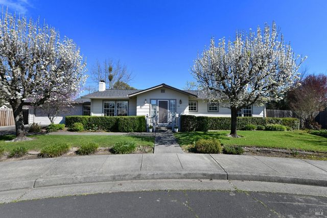 135 Fulton Pl, Windsor, CA 95492