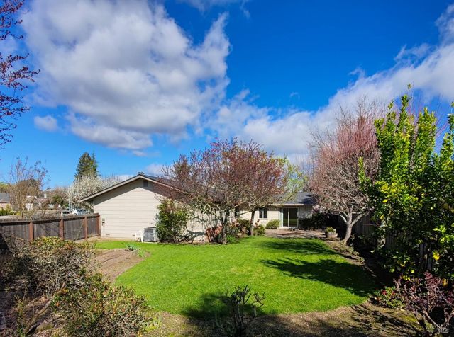 135 Fulton Pl, Windsor, CA 95492