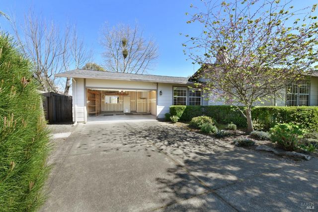 135 Fulton Pl, Windsor, CA 95492