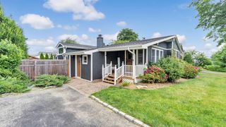 22 Coles Place, Northport, NY 11768