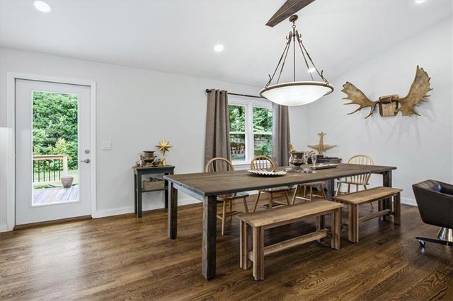 8 Rhodes Drive SE, Marietta, GA 30068