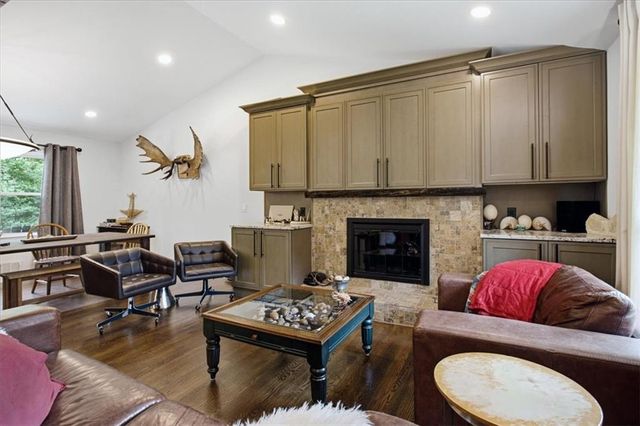 8 Rhodes Drive SE, Marietta, GA 30068