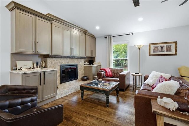 8 Rhodes Drive SE, Marietta, GA 30068