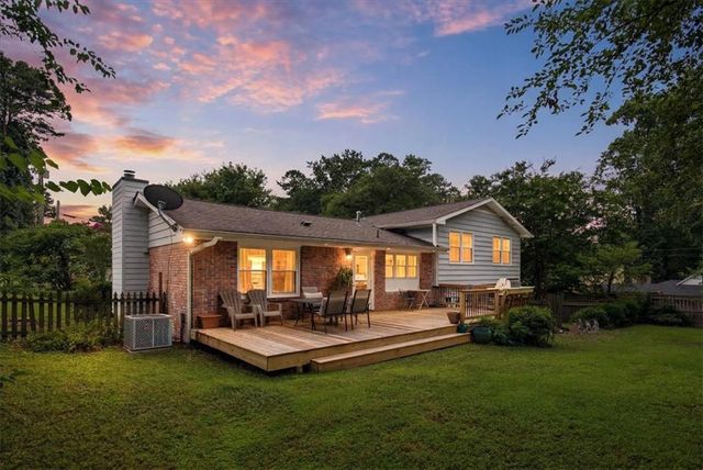 8 Rhodes Drive SE, Marietta, GA 30068