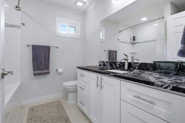 8 Rhodes Drive SE, Marietta, GA 30068
