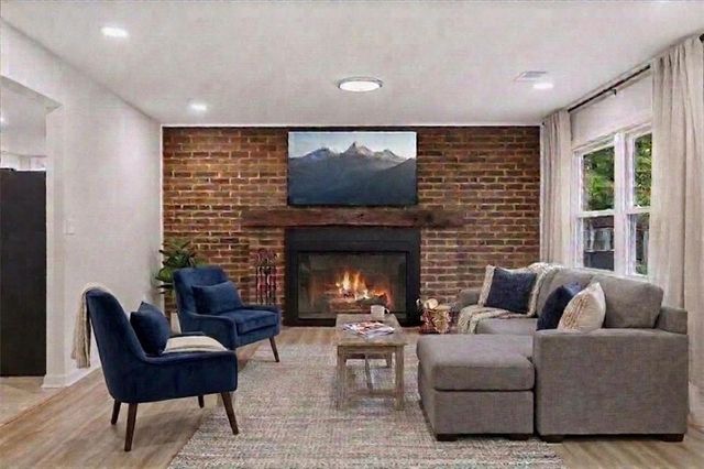 8 Rhodes Drive SE, Marietta, GA 30068