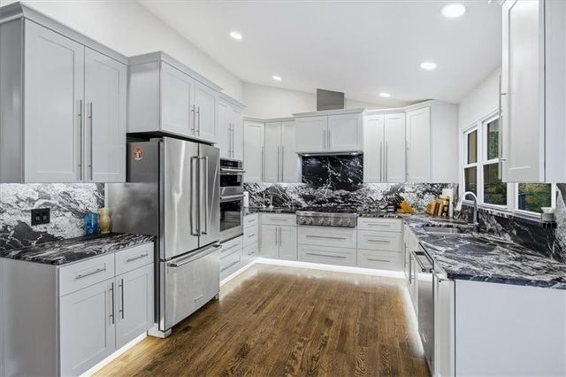 8 Rhodes Drive SE, Marietta, GA 30068