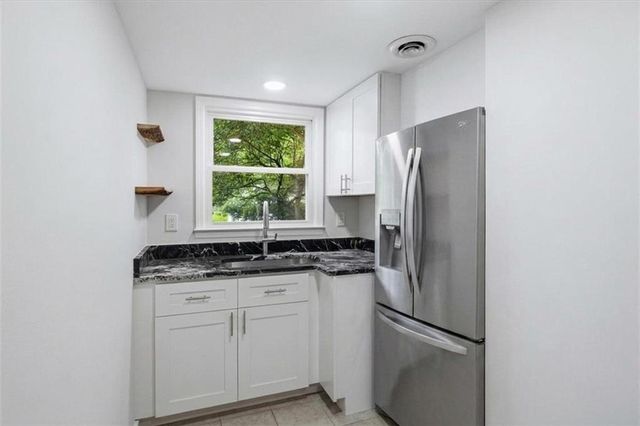 8 Rhodes Drive SE, Marietta, GA 30068