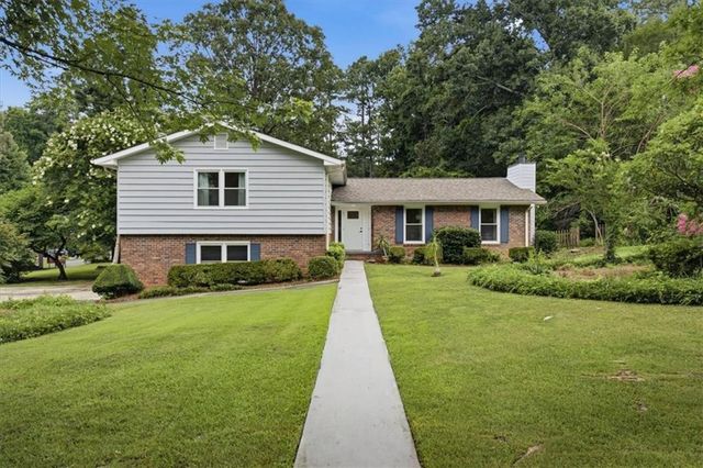 8 Rhodes Drive SE, Marietta, GA 30068