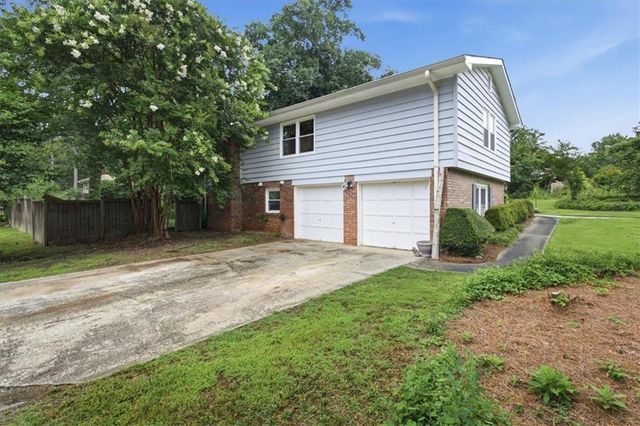 8 Rhodes Drive SE, Marietta, GA 30068