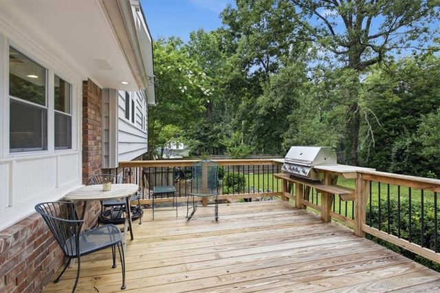 8 Rhodes Drive SE, Marietta, GA 30068