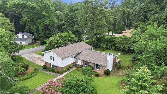 8 Rhodes Drive SE, Marietta, GA 30068