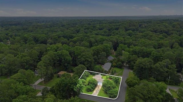 8 Rhodes Drive SE, Marietta, GA 30068
