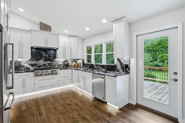 8 Rhodes Drive SE, Marietta, GA 30068