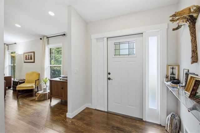 8 Rhodes Drive SE, Marietta, GA 30068