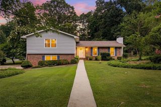 8 Rhodes Drive SE, Marietta, GA 30068