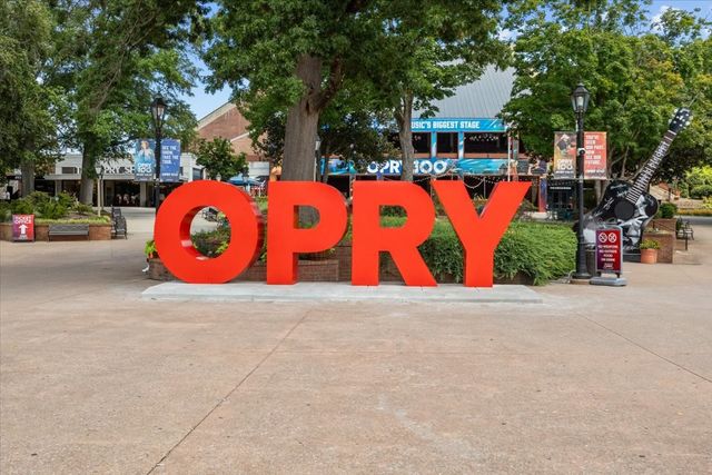 238 Wilowen Dr, Nashville, TN 37210