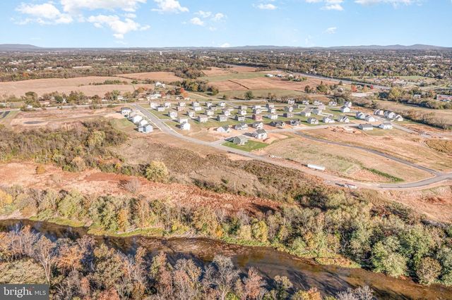 2 STREAM DR, Carlisle, PA 17013