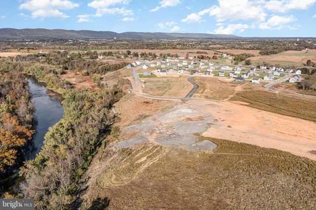 2 STREAM DR, Carlisle, PA 17013