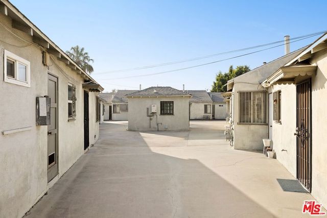 1108 E Fairview Boulevard, Inglewood, CA 90302