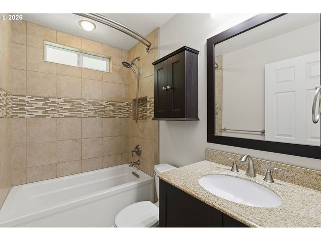 1800 Nw SLUMAN Rd, Vancouver, WA 98665