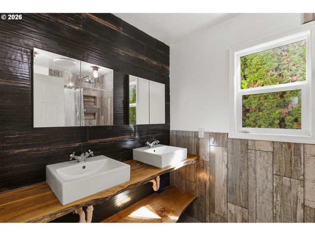 1800 Nw SLUMAN Rd, Vancouver, WA 98665