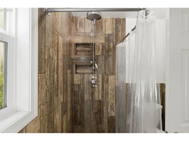 1800 Nw SLUMAN Rd, Vancouver, WA 98665