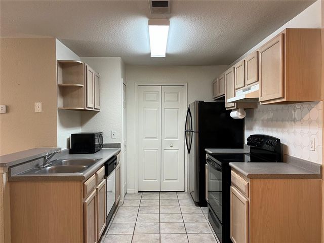 8915 LATREC AVE 2201, Orlando, FL 32819