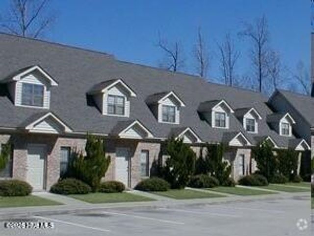 905 Allen Road D2, Greenville, NC 27834